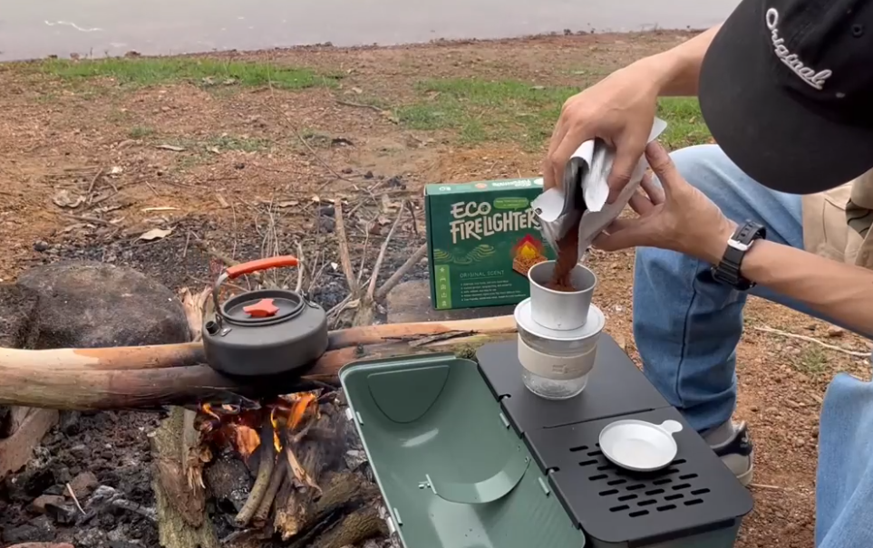 Lightweight and water-resistant fire starter, suitable for any trip